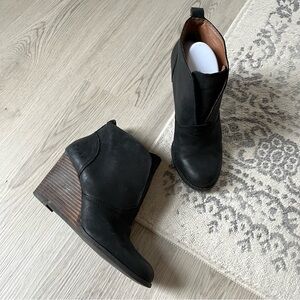 Lucky Brand Yinan Black Leather‎ Wedge Ankle Boots Booties Size 9 Stacked Heel